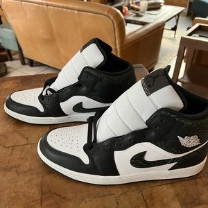 Nike Air Jordan Mid 1 SE
